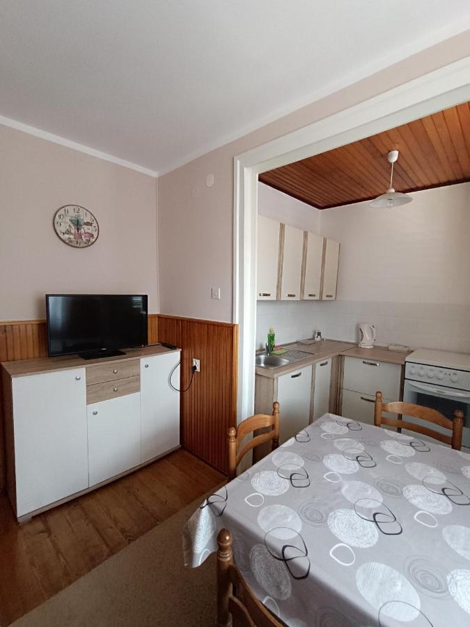 Apartment Hinic Vrhovine Exterior foto