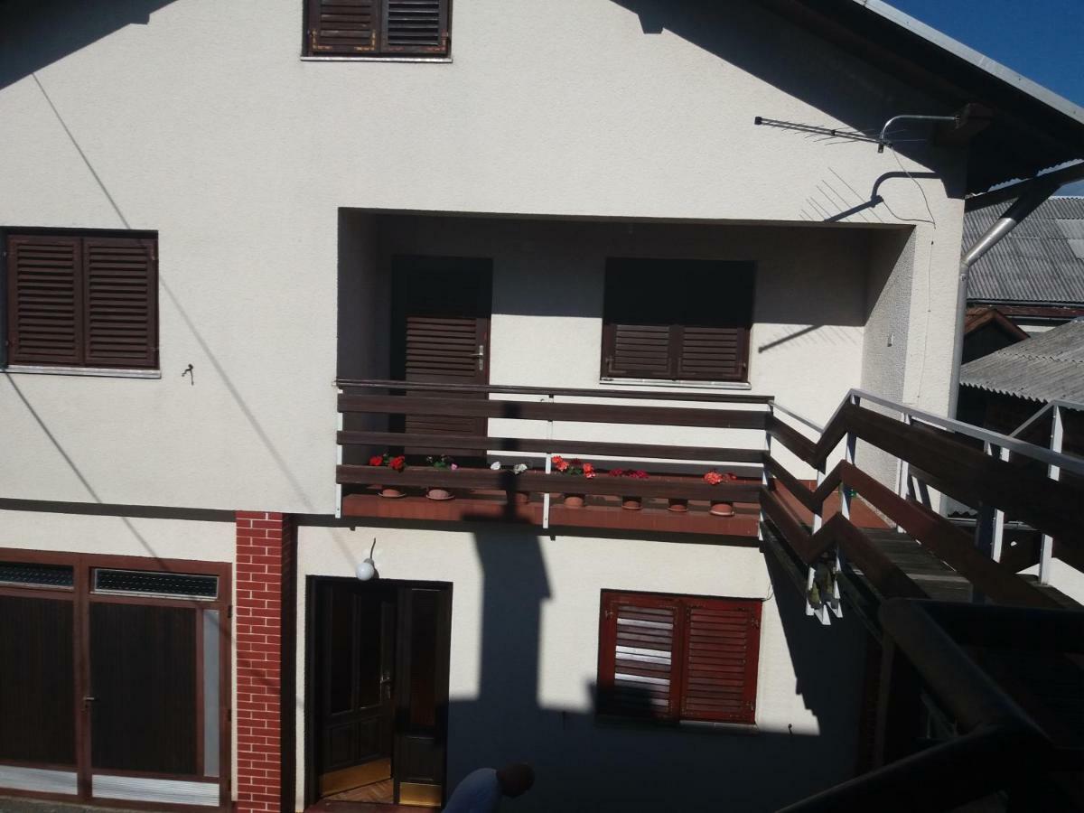 Apartment Hinic Vrhovine Exterior foto